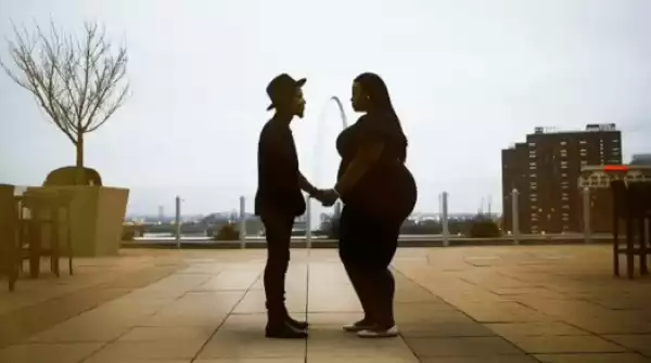 Man Kneels Down To Propose To His Plus Size Girlfriend & Got People Talking (Photos)